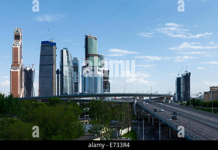 Autostrada e punto di interscambio dei trasporti nei pressi di International Business center 'Mosca-città" in Russia Foto Stock