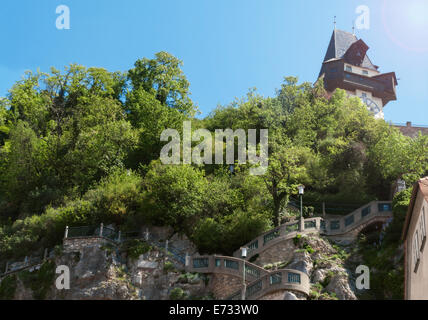 La torre dell orologio sul Schlossberg nel austian città di Graz Foto Stock