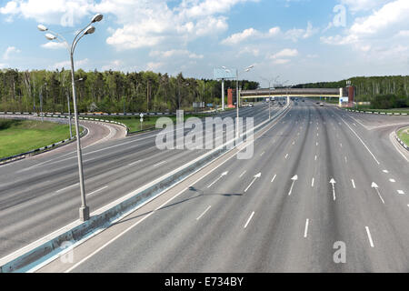 Autostrada quasi senza auto Foto Stock