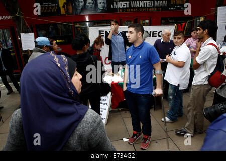 Oxford Street, Londra, Regno Unito, 4 settembre 2014. Picket al di fuori della M&S chiamando per un boicottaggio dei prodotti israeliani © fantastico/coniglio Alamy Live News Foto Stock