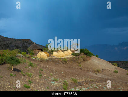 Case tradizionali in altopiani etiopi, Lalibela, Etiopia Foto Stock