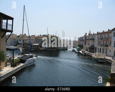 Port Grimaud village e il porto, situato nel sud della Francia vicino a St Tropez Foto Stock