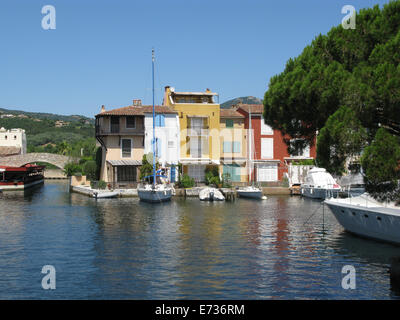 Port Grimaud village e il porto, situato nel sud della Francia vicino a St Tropez Foto Stock