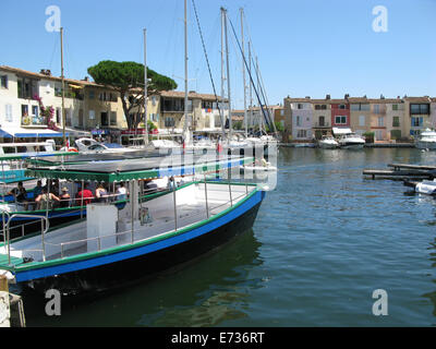 Port Grimaud village e il porto, situato nel sud della Francia vicino a St Tropez Foto Stock