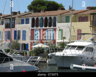 Port Grimaud village e il porto, situato nel sud della Francia vicino a St Tropez Foto Stock