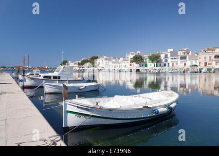 Barche da pesca al porto di pesca, Porto Colom, Maiorca (Mallorca), isole Baleari (Islas Baleares), Spagna, Mediterraneo, Europa Foto Stock