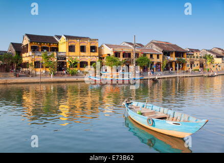 Barca su Thu Bon River, Hoi An, Sito Patrimonio Mondiale dell'UNESCO, Quang Nam, Vietnam, Indocina, Asia sud-orientale, Asia Foto Stock