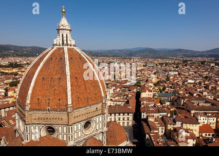 La cupola di Santa Maria del Fiore e tetti di Firenze, Sito Patrimonio Mondiale dell'UNESCO, Toscana, Italia, Europa Foto Stock