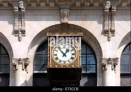 Londra, Inghilterra, Regno Unito. Orologio Burberrys nell' Haymarket, c1912 Foto Stock