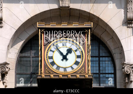 Londra, Inghilterra, Regno Unito. Orologio Burberrys nell' Haymarket, c1912 Foto Stock