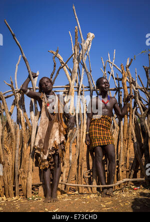 Cerimonia di lutto in Hamer Tribe, Turmi, Valle dell'Omo, Etiopia Foto Stock