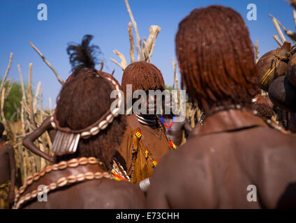 Cerimonia di lutto in Hamer Tribe, Turmi, Valle dell'Omo, Etiopia Foto Stock