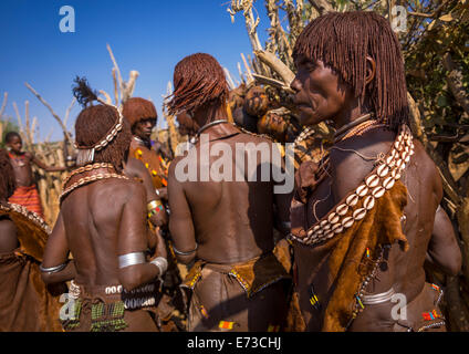 Cerimonia di lutto in Hamer Tribe, Turmi, Valle dell'Omo, Etiopia Foto Stock