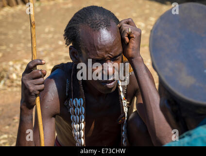 Cerimonia di lutto in Hamer Tribe, Turmi, Valle dell'Omo, Etiopia Foto Stock