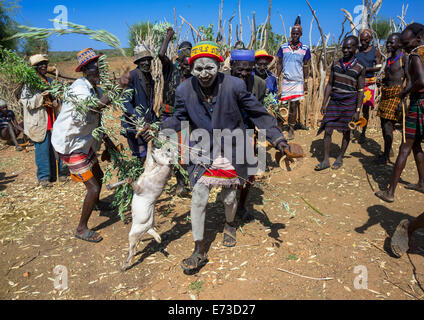 Cerimonia di lutto in Hamer Tribe, Turmi, Valle dell'Omo, Etiopia Foto Stock