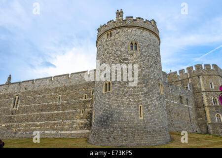 Il Castello di Windsor è una residenza reale di Windsor nella contea inglese del Berkshire Foto Stock