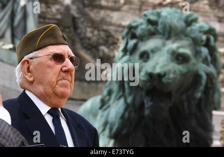 Bruxelles, Belgio. 5 Sep, 2014. Un veterano prende parte ad una cerimonia svoltasi in occasione del settantesimo anniversario della liberazione di Bruxelles a Bruxelles, Belgio, Sett. 5, 2014. © Gong Bing/Xinhua/Alamy Live News Foto Stock