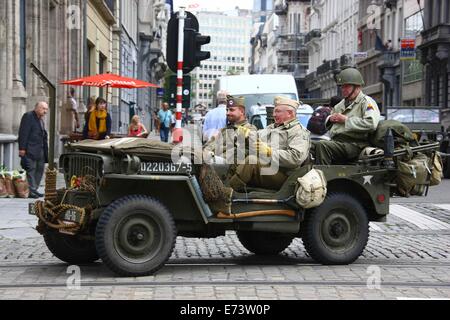 Bruxelles, Belgio. 5 Sep, 2014. Un "Allied veicolo militare' è visto nel corso di una cerimonia svoltasi in occasione del settantesimo anniversario della liberazione di Bruxelles a Bruxelles, Belgio, Sett. 5, 2014. © Gong Bing/Xinhua/Alamy Live News Foto Stock