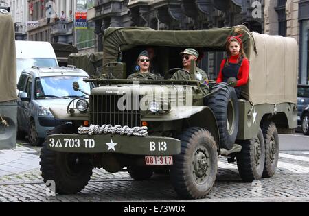 Bruxelles, Belgio. 5 Sep, 2014. Un "Allied veicolo militare' è visto nel corso di una cerimonia svoltasi in occasione del settantesimo anniversario della liberazione di Bruxelles a Bruxelles, Belgio, Sett. 5, 2014. © Gong Bing/Xinhua/Alamy Live News Foto Stock