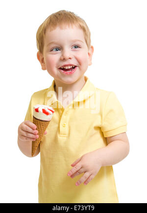 Kid boy a mangiare il gelato isolato su bianco studio shot Foto Stock