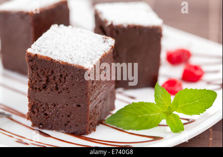 Dolce brownie al cioccolato o pasticcini Foto Stock