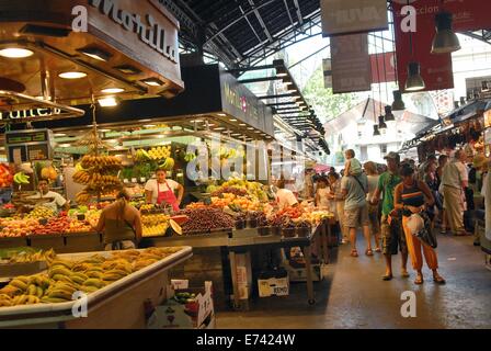 Barcellona, il mercato della Boqueria (Mercat de Saint Joseph), il famoso mercato di alimenti nei pressi della Ramblas Foto Stock