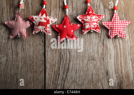 Decorazione di natale su uno sfondo di legno Foto Stock