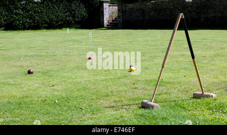 Gioco di croquet - mostra mazze e palline. Foto Stock