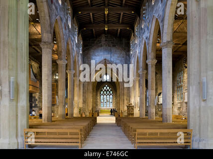La navata centrale del Duomo ((La Chiesa Cattedrale di San Pietro e San Paolo), Church Street, Sheffield, Yorkshire, Inghilterra, Regno Unito. Foto Stock