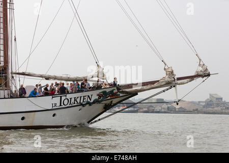 Londra, Regno Unito. Il 6 settembre 2014. Gaff schooner JR Tolkien sul Fiume Tamigi. Tall navi a vela sul Fiume Tamigi nel secondo giorno del Royal Greenwich Tall Ships Festival 2014. Credito: Nick Savage/Alamy Live News Foto Stock