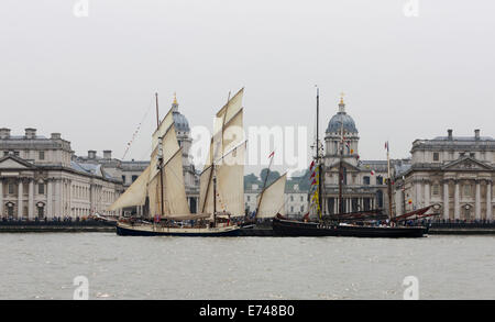 Londra, Regno Unito. Il 6 settembre 2014. Gaff ketch Tectona ormeggiato a Marittime Greenwich davanti al Royal Naval College di Greenwich. Tall navi a vela sul Fiume Tamigi nel secondo giorno del Royal Greenwich Tall Ships Festival 2014. Credito: Nick Savage/Alamy Live News Foto Stock
