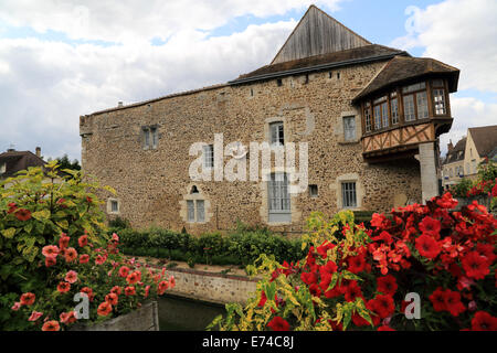 Antica casa che guarda le Loir su Rue de la Greve, Bonneval, Eure et Loir, centro, Francia Foto Stock