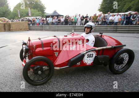 Amburgo, Germania. 06 Sep, 2014. Una Austin sette sport da 1935 unità durante il XIII Amburgo auto classica gara ad Amburgo, Germania, 06 settembre 2014. Ogni anno i big internazionali Hamburg Stadtpark gare del 1930 e 1950 sono ricordati attraverso la gara di rinascita. Foto: Bodo segna/dpa/Alamy Live News Foto Stock