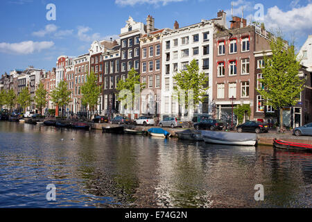 Pittoresche vecchie case lungo il canale Singel in Olanda, Amsterdam, Paesi Bassi. Foto Stock