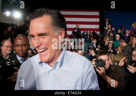 Speranzoso presidenziale Mitt Romney a una città in stile sala incontro a Manchester, NH. 01/04/2012 Foto Stock