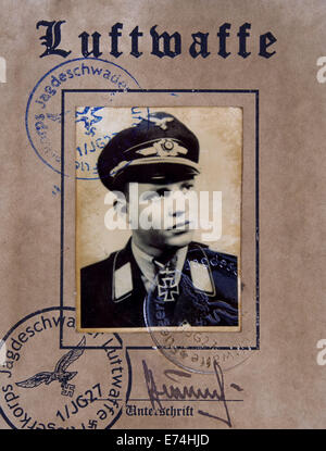 Germania. 6 Sep, 2014. CIRCA 1942: Prima pagina Luftwaffe certificato pilota. Riproduzione di foto antiche. © Igor Golovniov/ZUMA filo/Alamy Live News Foto Stock