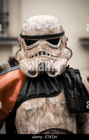 Bruxelles, Belgio. 6 Sep, 2014. La gente vestita come Star Wars stormtroopers prendere parte a palloncino di parata del giorno come parte dell'annuale Comic Book Festival di Bruxelles in Belgio sul credito 06.09.2014: dpa picture alliance/Alamy Live News Foto Stock