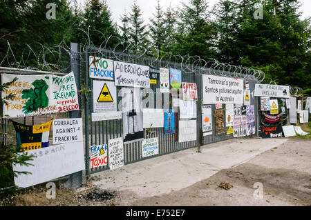 Belcoo, Irlanda del Nord. 2 Settembre 2014 - Campagna Anti-Fracking a cava di proprietà di Tamboran Foto Stock