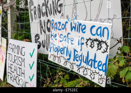 Belcoo, Irlanda del Nord. 2 Settembre 2014 - Campagna Anti-Fracking a cava di proprietà di Tamboran Foto Stock