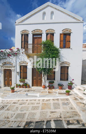 La tradizione artistica di Pyrgos Village in Tinos isola è evidente nella casa di architettura, Cicladi Grecia Foto Stock