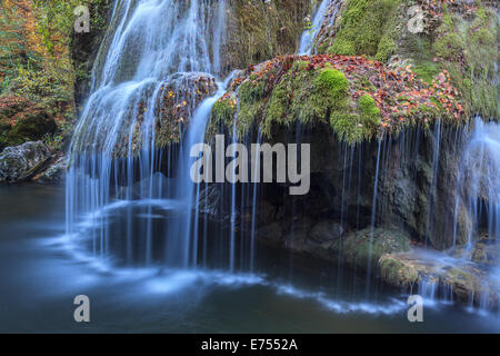 Bigar cascata cade nella Nera Beusnita Gorges National Park, Romania Foto Stock