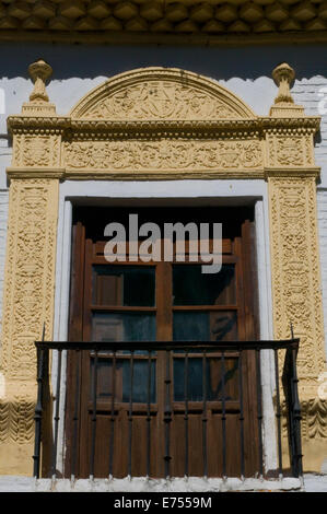 Grand finestre ad archi e balcone in Granada Andalusia Spagna meridionale Foto Stock