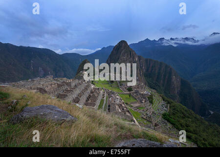 Machu Picchu di mattina presto, Perù. Foto Stock