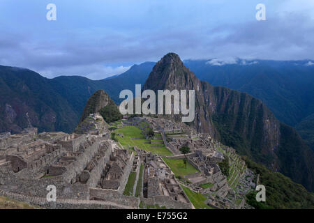 Machu Picchu di mattina presto, Perù. Foto Stock