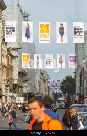 Oxford Street, Londra, Regno Unito. Il 7 settembre 2014. I banner sono state montate la lunghezza di Oxford Street per la London Fashion Week che corre dal XII al XVI di settembre. Credito: Matteo Chattle/Alamy Live News Foto Stock