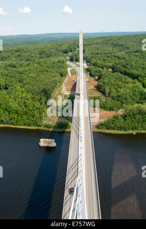 Penobsctot Narrows Bridge e la torre di osservazione, prospettiva, Maine, Stati Uniti d'America. Foto Stock