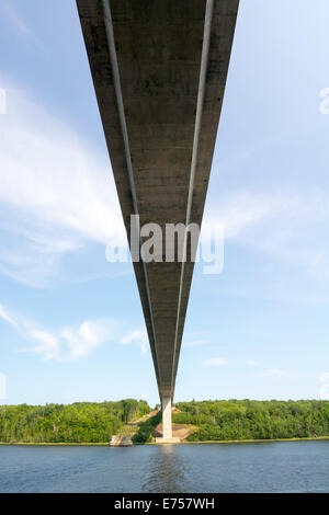 Penobsctot Narrows Bridge e la torre di osservazione, prospettiva, Maine, Stati Uniti d'America. Foto Stock