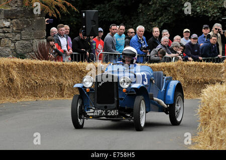 Bo'ness, Scotland, Regno Unito. Il 7 settembre 2014. Un weekend di classic car racing con automobili classiche che vanno dalla prima guerra mondiale al 1973. La pista a Kinneil Station Wagon è stata utilizzata per il motorsport negli ultimi 8o anni ed è uno dei più antichi luoghi in Scozia. Un 1935 Austin sette sport su un intervallo di esecuzione. Credito: Andrew Steven Graham/Alamy Live News Foto Stock