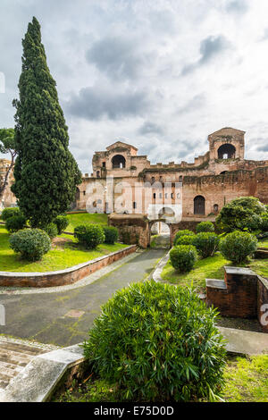 La Porta Asinaria è una porta nelle mura Aureliane di Roma. Originariamente era una semplice paratoia,ma Onorio aggiunti due semi-cylindri Foto Stock