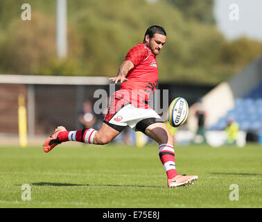 Oxford, Regno Unito. 07Th Sep, 2014. Piri Weepu cancella la sfera dalla propria 22 durante la Aviva Premiership partita di rugby tra Londra Welsh e Exeter Chiefs. Credito: Azione Sport Plus/Alamy Live News Foto Stock